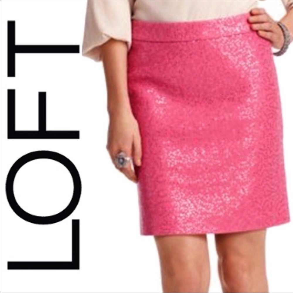 Ann Taylor GORGEOUS Wool Skirt 
Pink and Gold Sequins!
Size 14 above the knee!